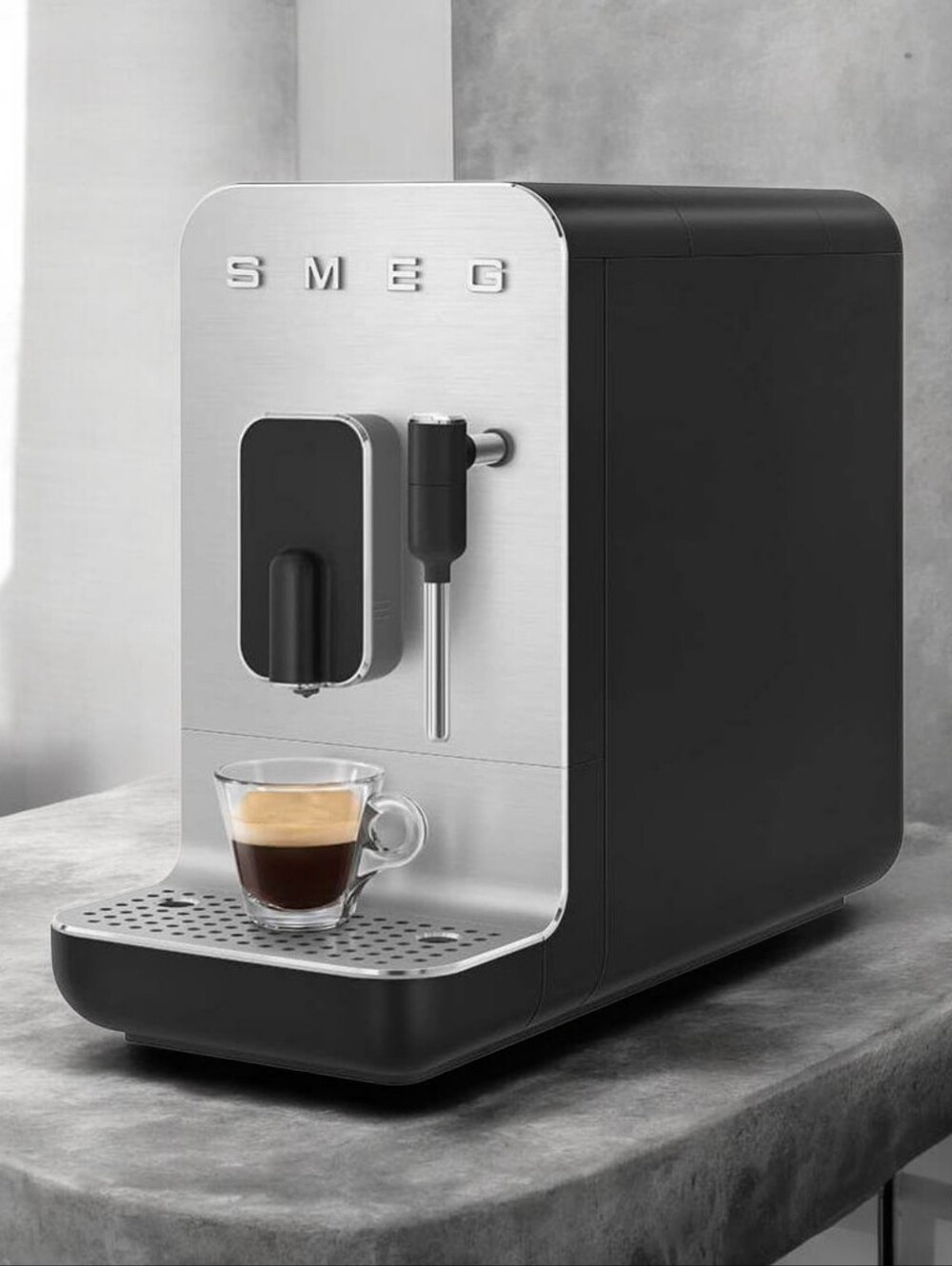 Smeg Fully Automatic Coffee Machine with Steam - Black | New